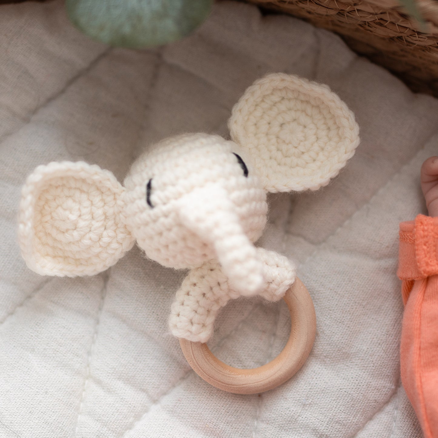 Le hochet éléphanteau