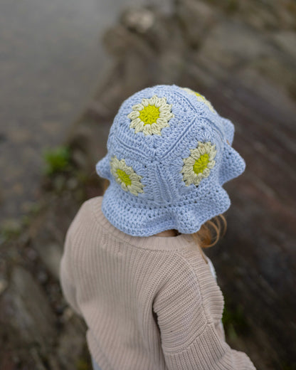 Le chapeau fleuronné - les petits