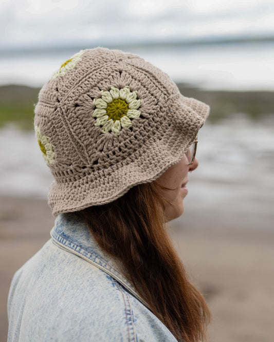 Le chapeau fleuronné - les grands