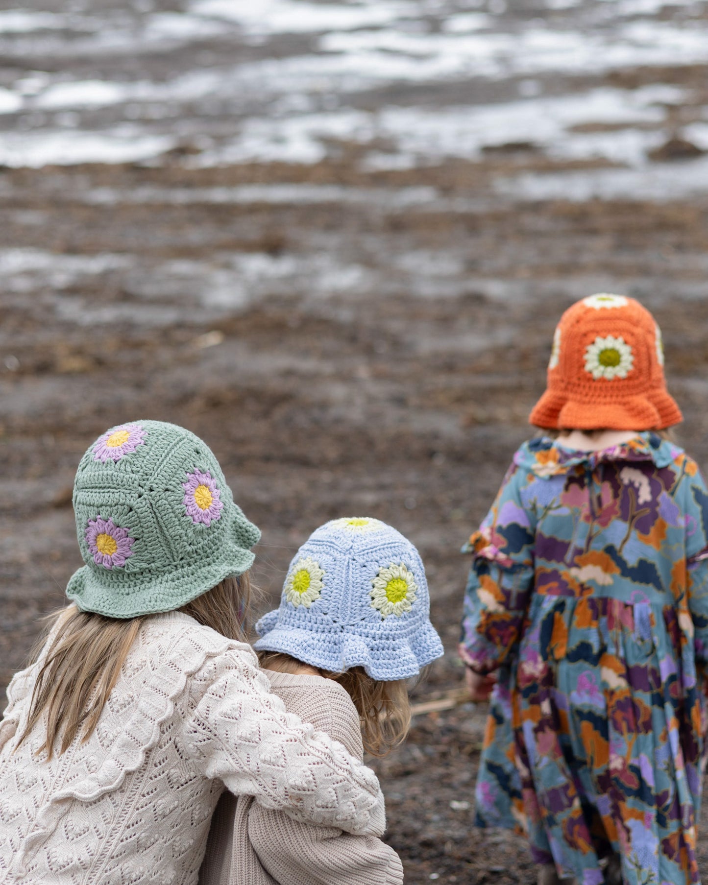 Le chapeau fleuronné - les petits